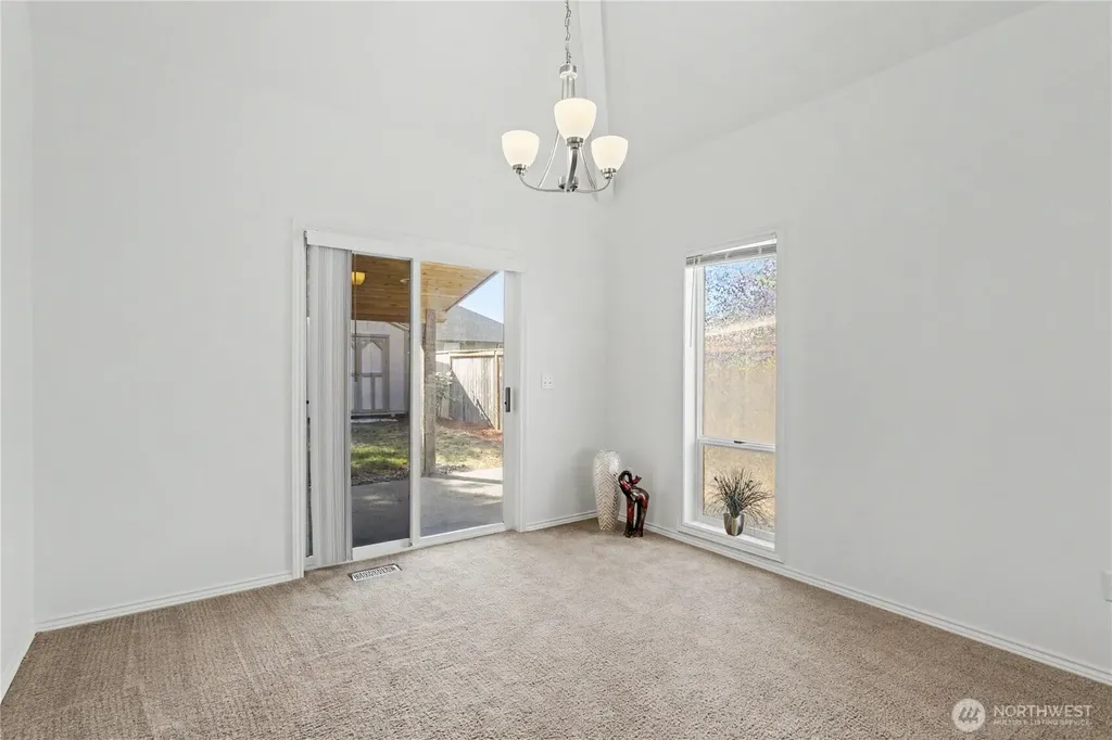 1712 SE Solomon Loop Vancouver WA 98683