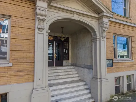 7 Harrison Street Seattle WA 98109