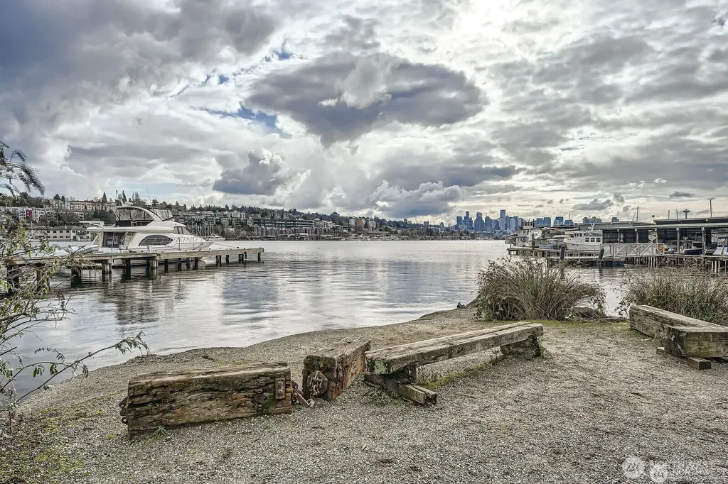 2309 N Northlake Way Seattle WA 98103