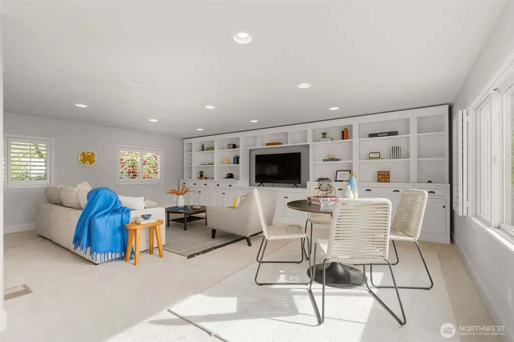 1223 7th Avenue W Seattle WA 98119