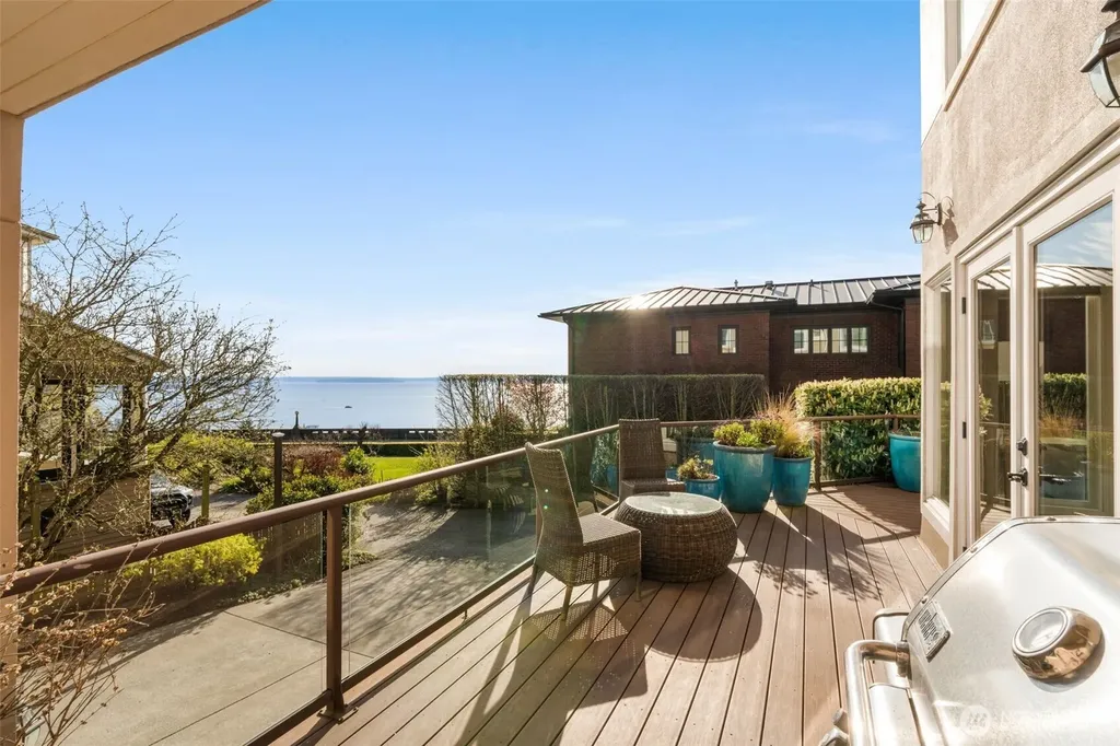 1223 7th Avenue W Seattle WA 98119