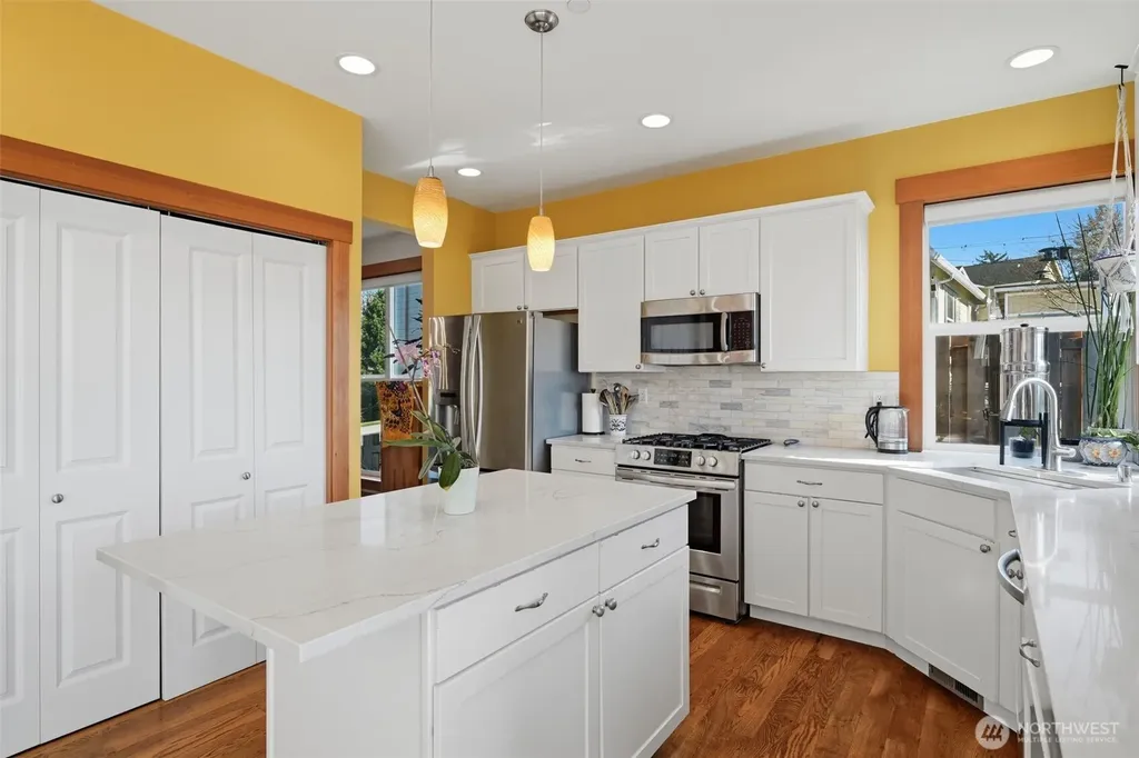 12295 15th Avenue SW Burien WA 98146