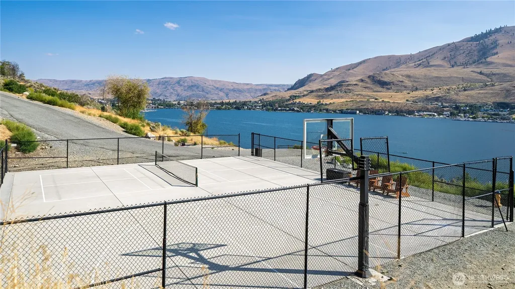 540 Porcupine Lane Chelan WA 98816