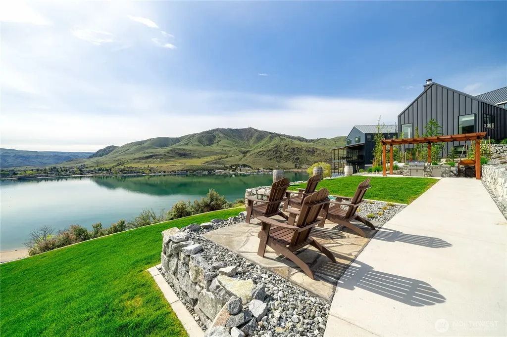 540 Porcupine Lane Chelan WA 98816