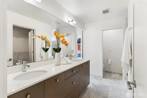 3812 22nd Avenue SW Seattle WA 98106