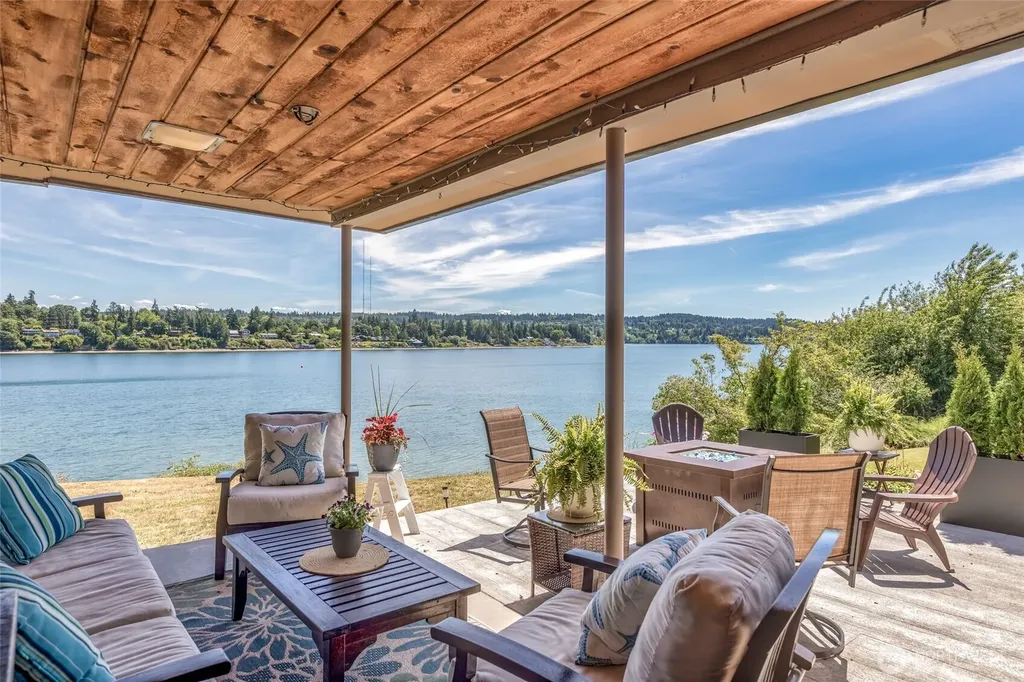 8829 SW Quartermaster Drive Vashon WA 98070