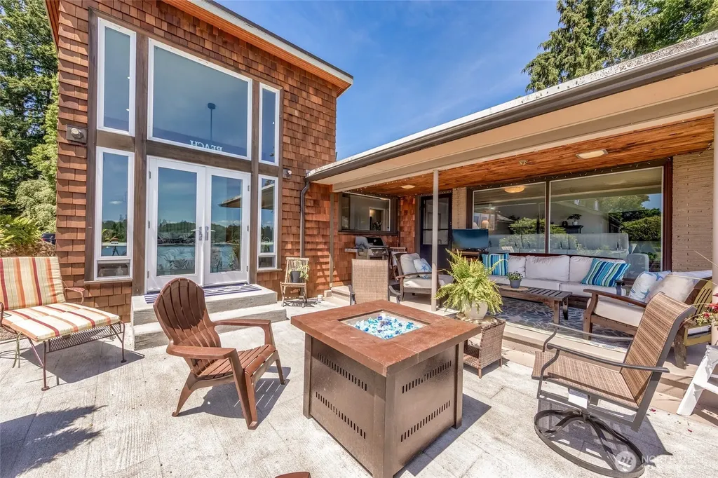 8829 SW Quartermaster Drive Vashon WA 98070