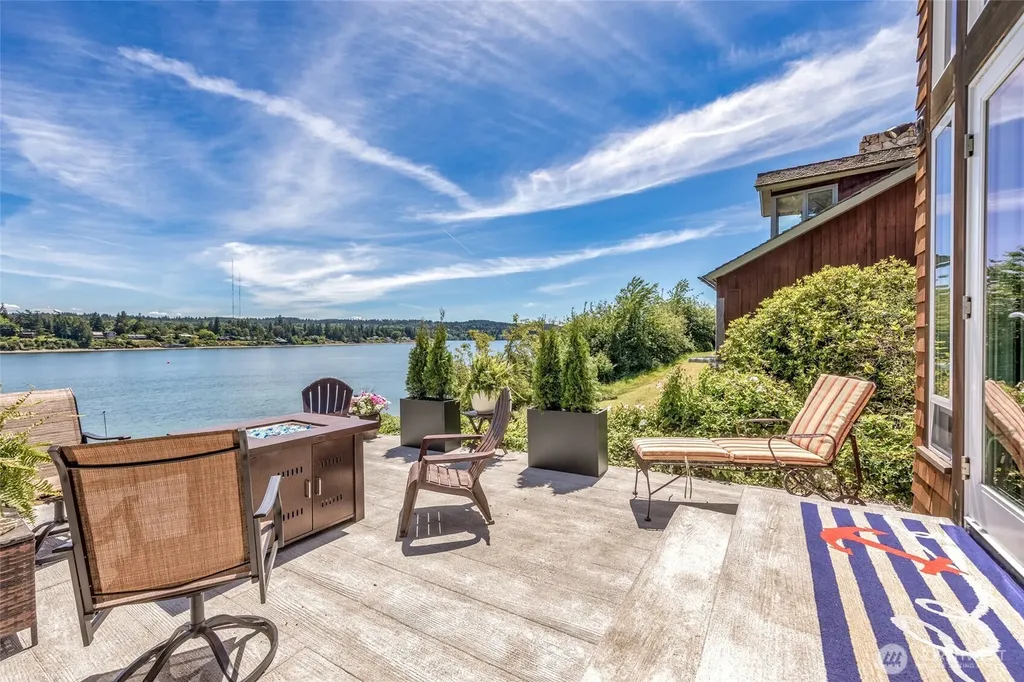 8829 SW Quartermaster Drive Vashon WA 98070