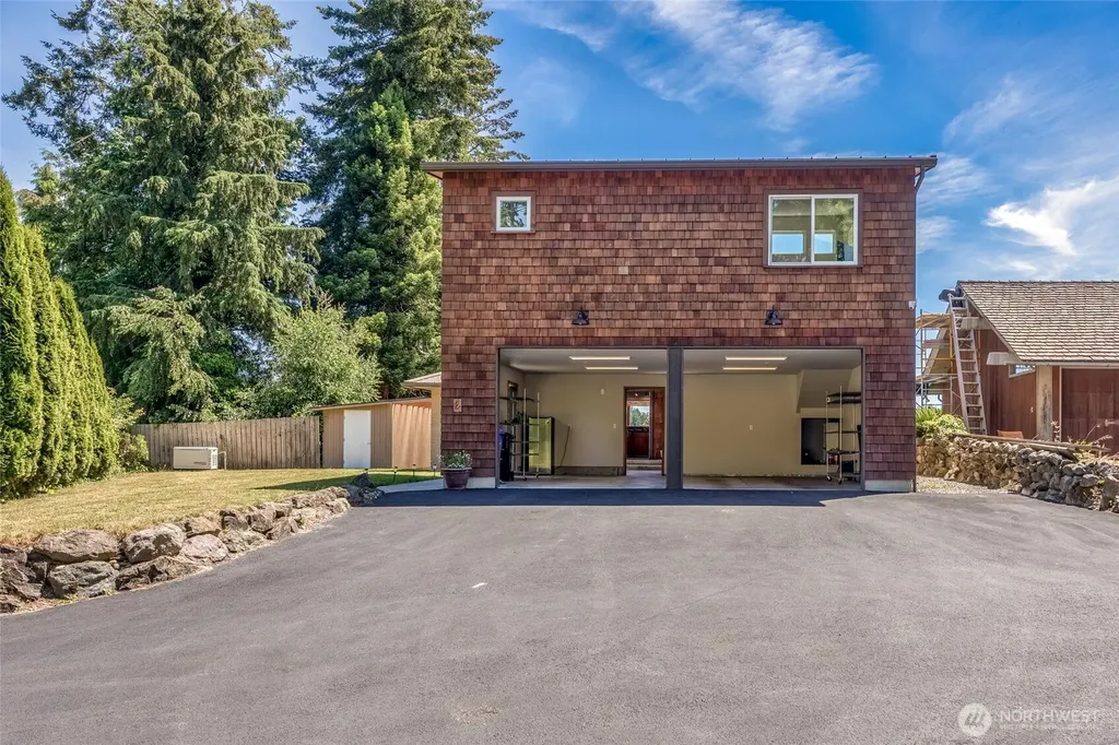 8829 SW Quartermaster Drive Vashon WA 98070