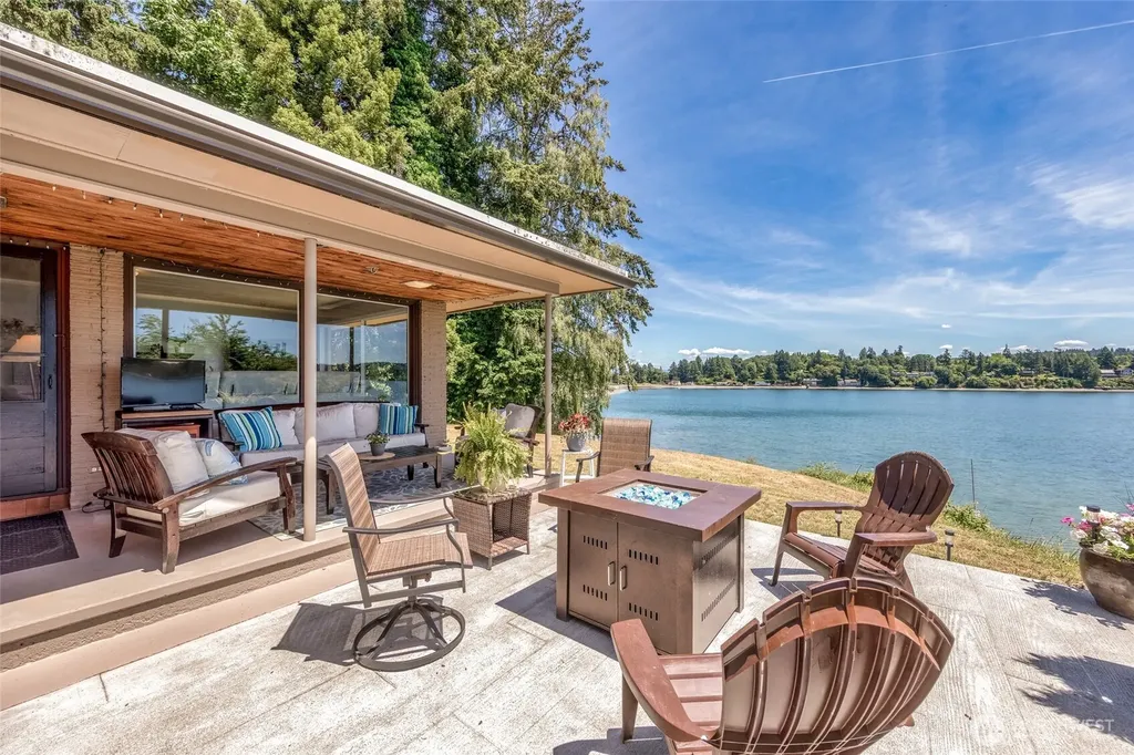 8829 SW Quartermaster Drive Vashon WA 98070