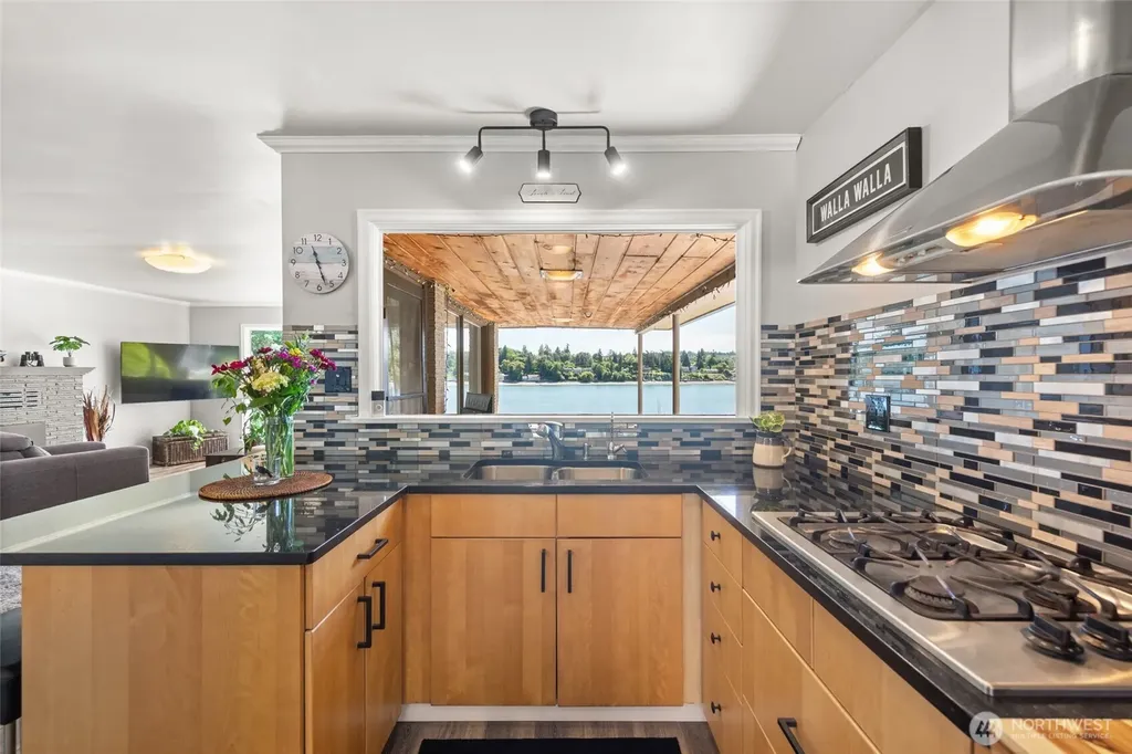 8829 SW Quartermaster Drive Vashon WA 98070