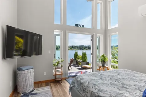 8829 SW Quartermaster Drive Vashon WA 98070