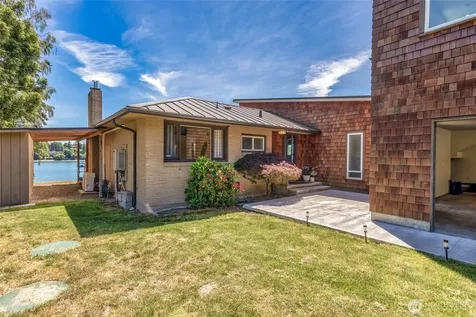 8829 SW Quartermaster Drive Vashon WA 98070
