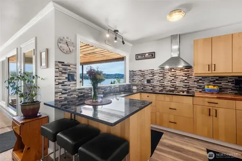 8829 SW Quartermaster Drive Vashon WA 98070