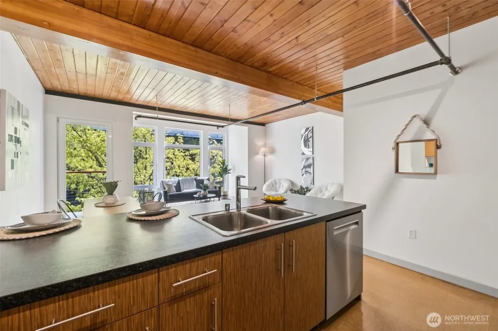 401 9th Avenue N Seattle WA 98109
