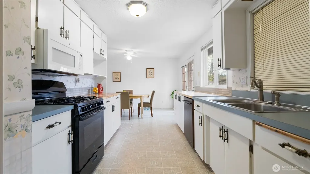 1627 Monroe Street Shelton WA 98584