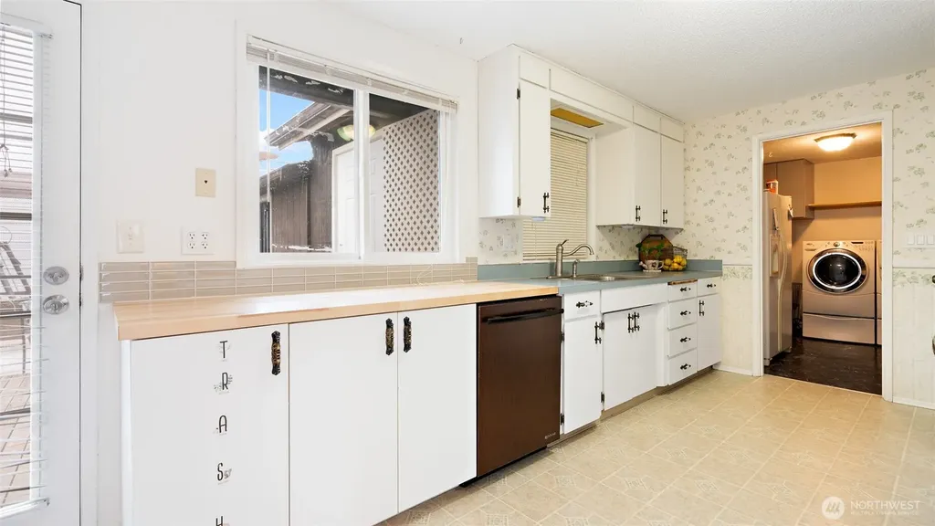 1627 Monroe Street Shelton WA 98584