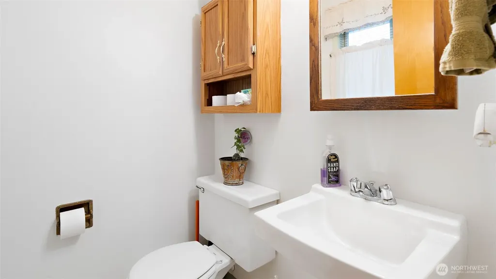 1627 Monroe Street Shelton WA 98584