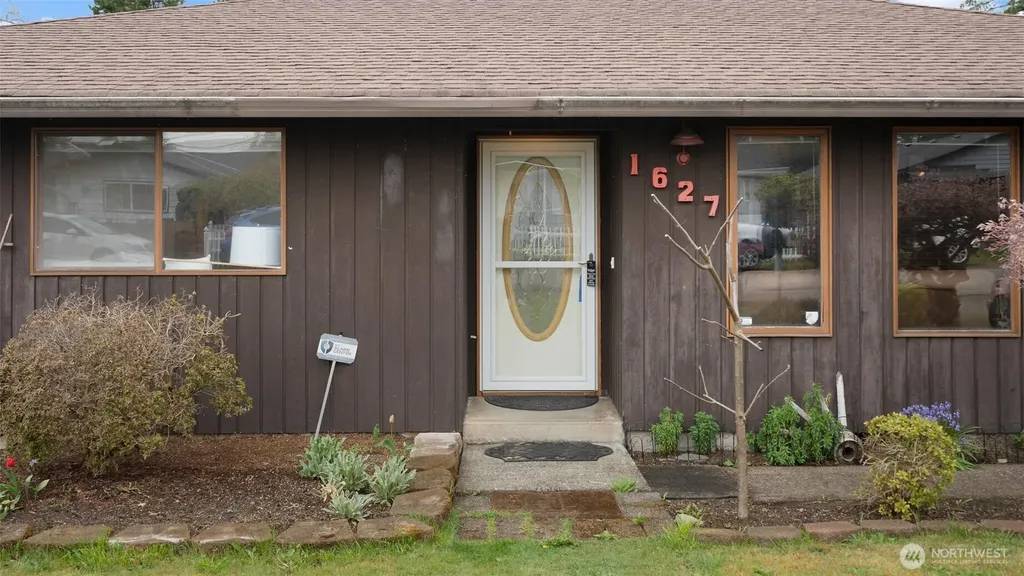 1627 Monroe Street Shelton WA 98584