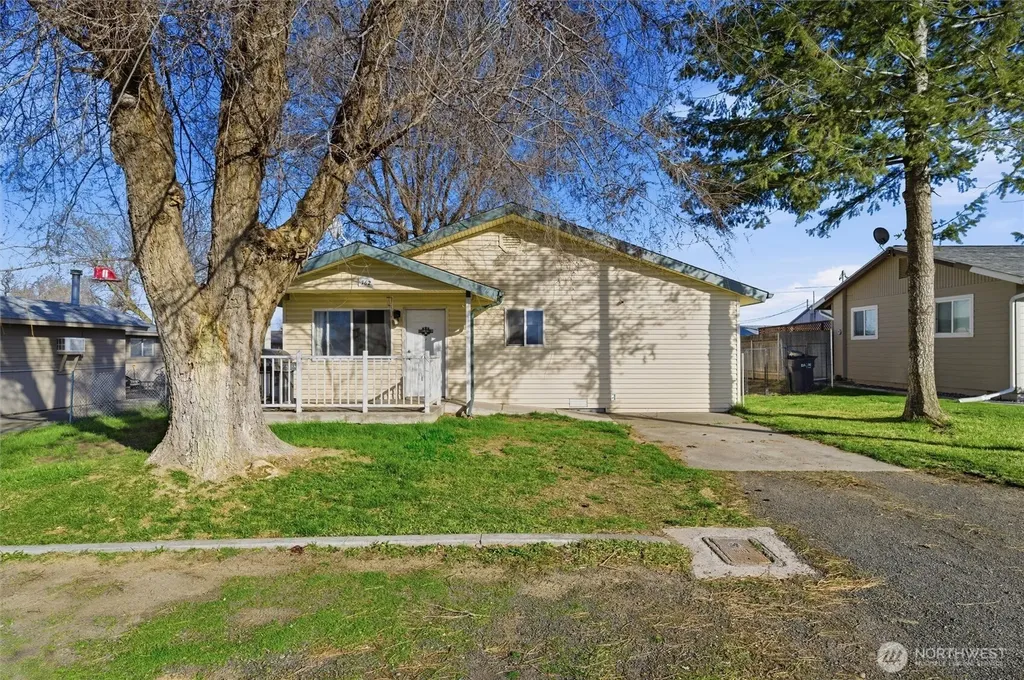 762 S 2nd Avenue Connell WA 99326