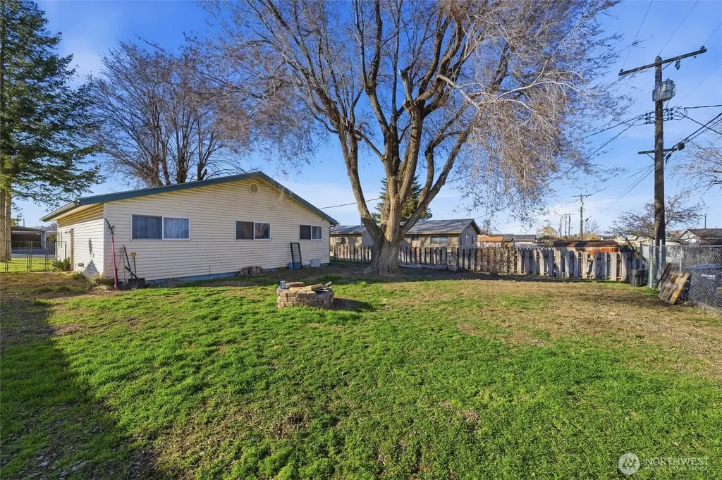 762 S 2nd Avenue Connell WA 99326