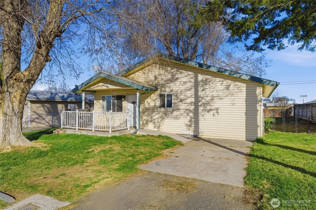 762 S 2nd Avenue Connell WA 99326
