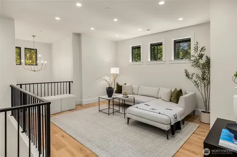 9473 Springwood Avenue NE Bainbridge Island WA 98110