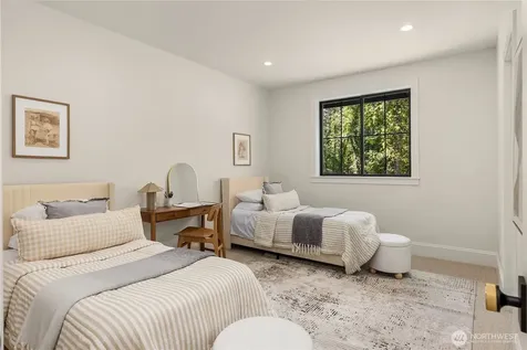 9473 Springwood Avenue NE Bainbridge Island WA 98110