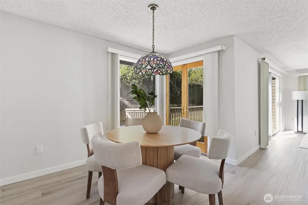 1230 101st Place NE Bellevue WA 98004