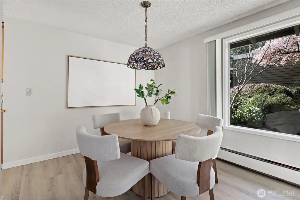 1230 101st Place NE Bellevue WA 98004