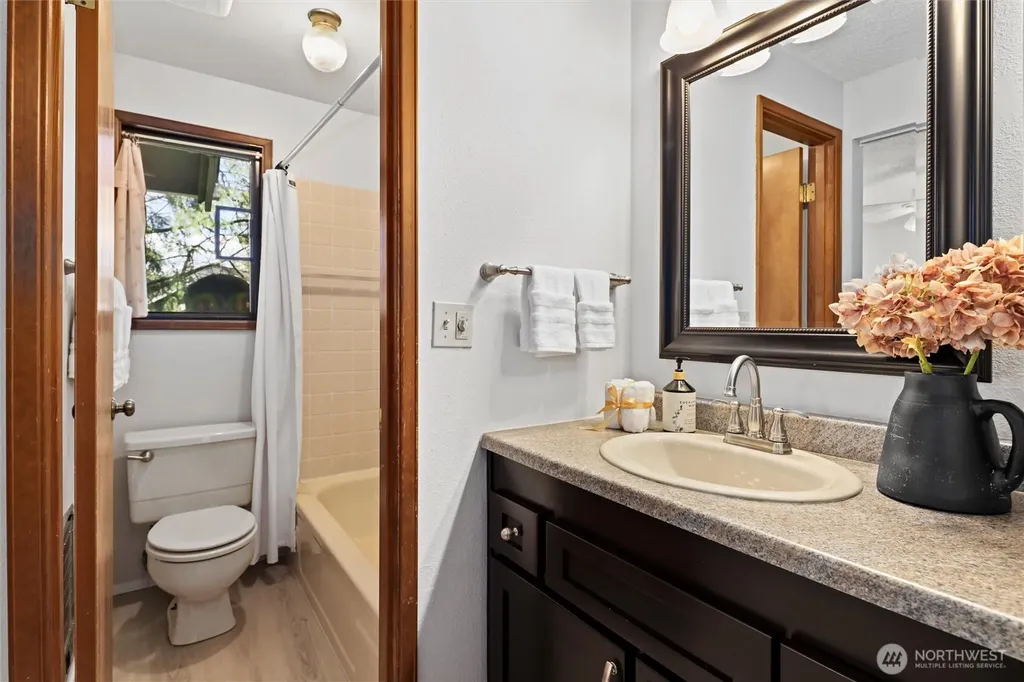 1230 101st Place NE Bellevue WA 98004