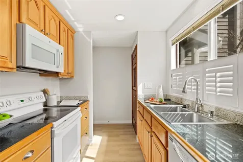 1230 101st Place NE Bellevue WA 98004