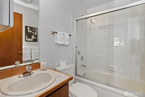 1230 101st Place NE Bellevue WA 98004