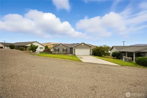 121 Pryor Drive Pateros WA 98846