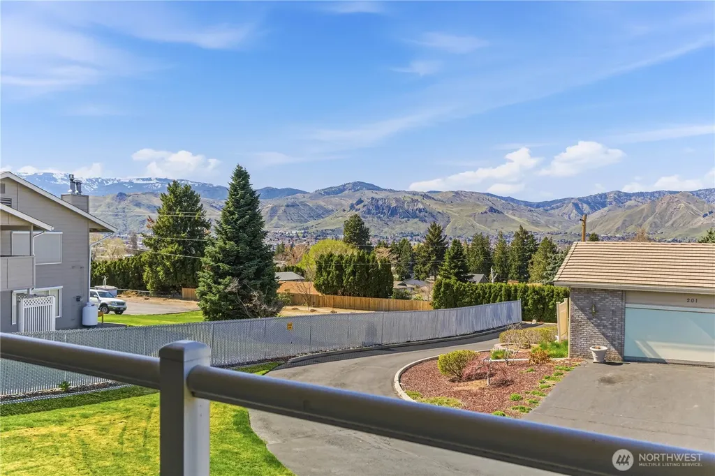 1380 Eastmont Avenue East Wenatchee WA 98802