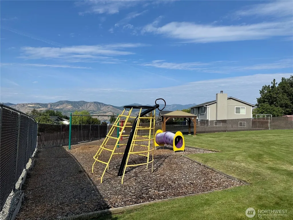 211 Pinnacle Place Chelan WA 98816