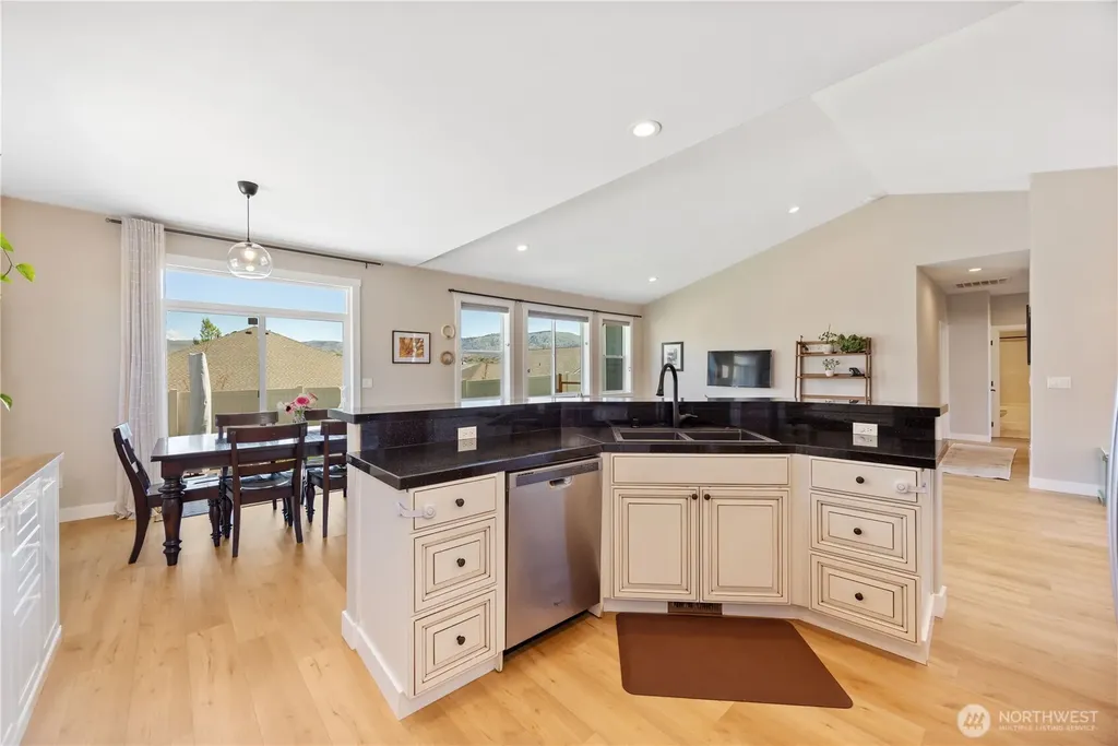 452 Spring View Place Chelan WA 98816