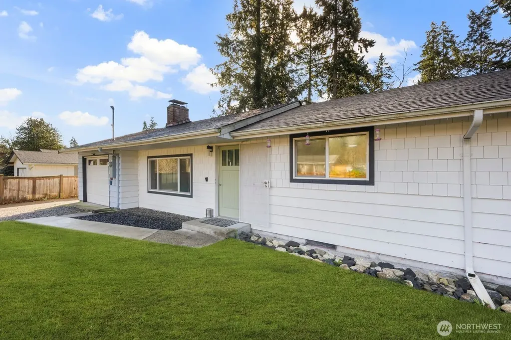 9808 Lawndale Avenue SW Lakewood WA 98498