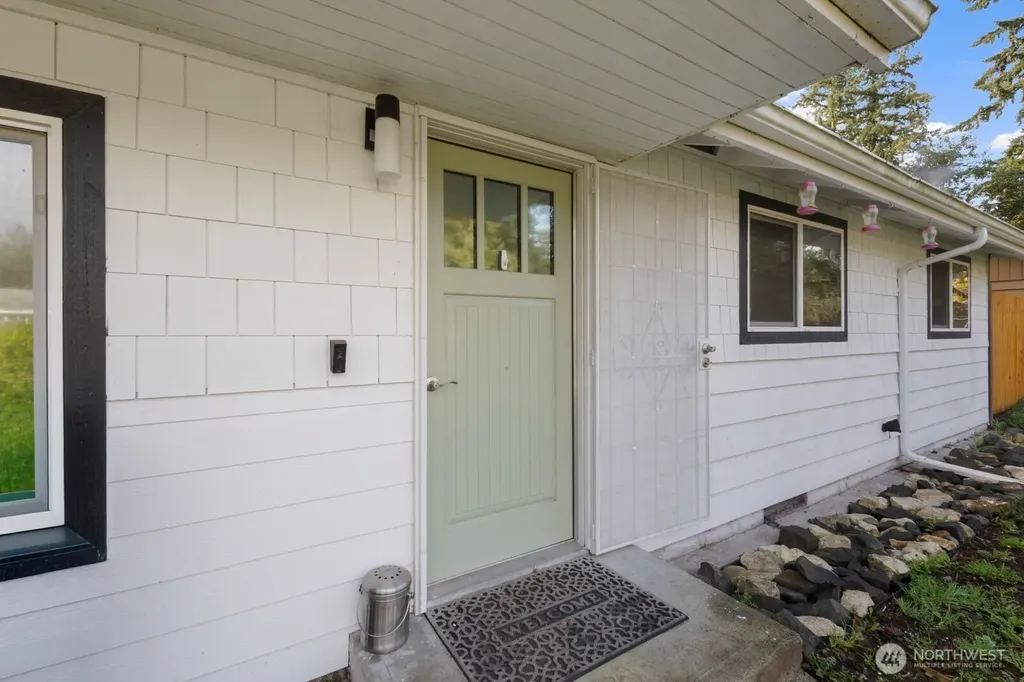 9808 Lawndale Avenue SW Lakewood WA 98498