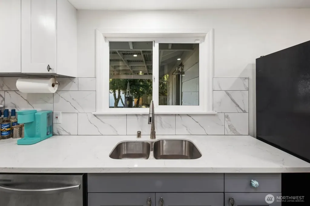 9808 Lawndale Avenue SW Lakewood WA 98498