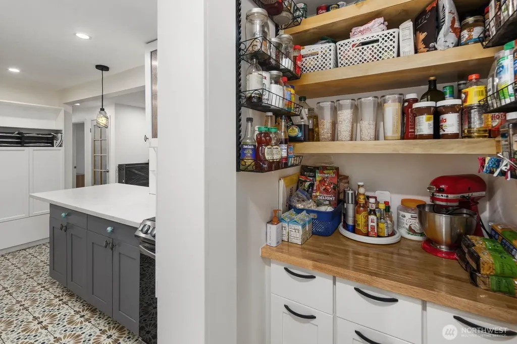 9808 Lawndale Avenue SW Lakewood WA 98498