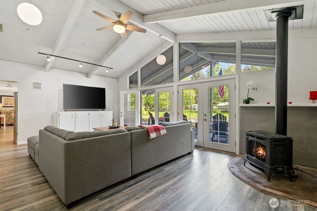560 Mountain Trail Road Brinnon WA 98320