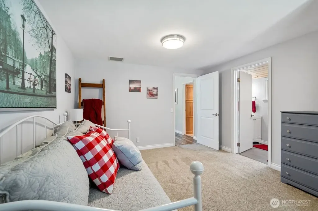 560 Mountain Trail Road Brinnon WA 98320