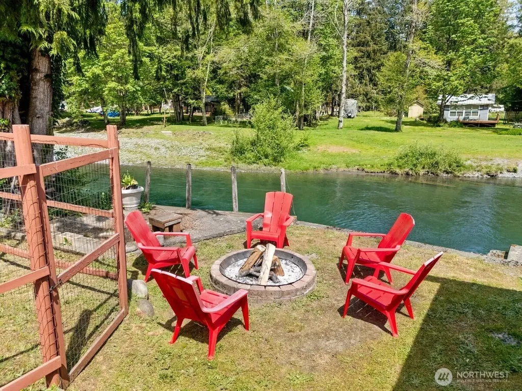 560 Mountain Trail Road Brinnon WA 98320