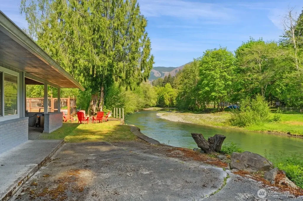 560 Mountain Trail Road Brinnon WA 98320