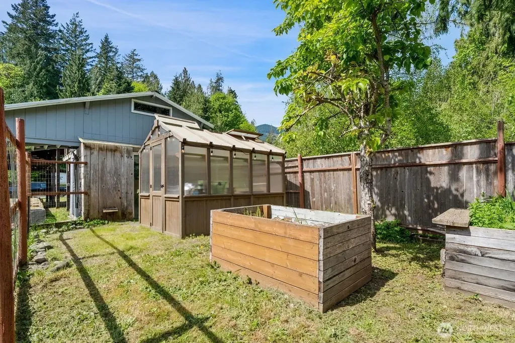 560 Mountain Trail Road Brinnon WA 98320