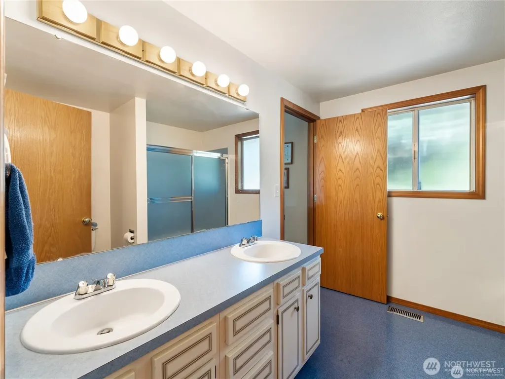 1205 S Walnut Street Burlington WA 98233