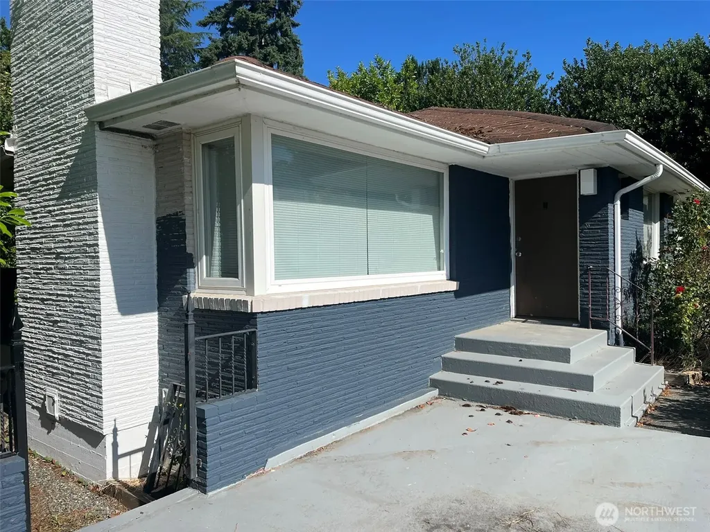 6925 52nd Avenue S Seattle WA 98118