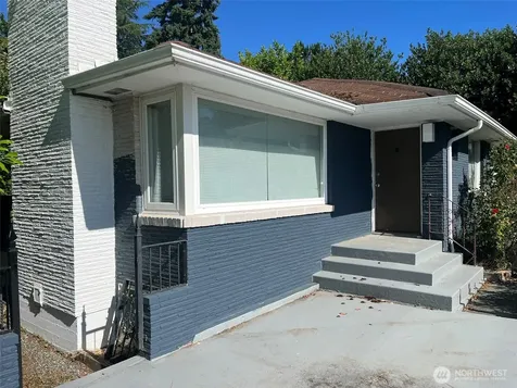 6925 52nd Avenue S Seattle WA 98118