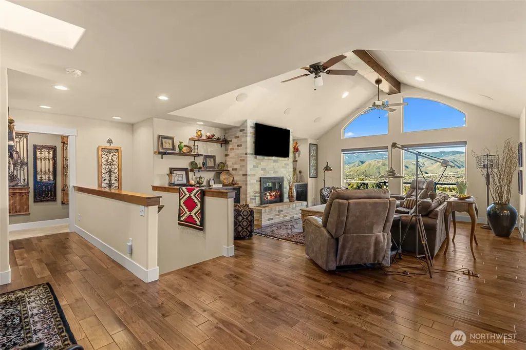 810 Briarwood Drive East Wenatchee WA 98802
